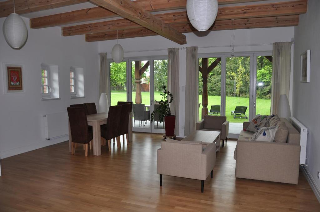 Posedenie v ubytovaní Monte Carvick nad jeziorem Seksty