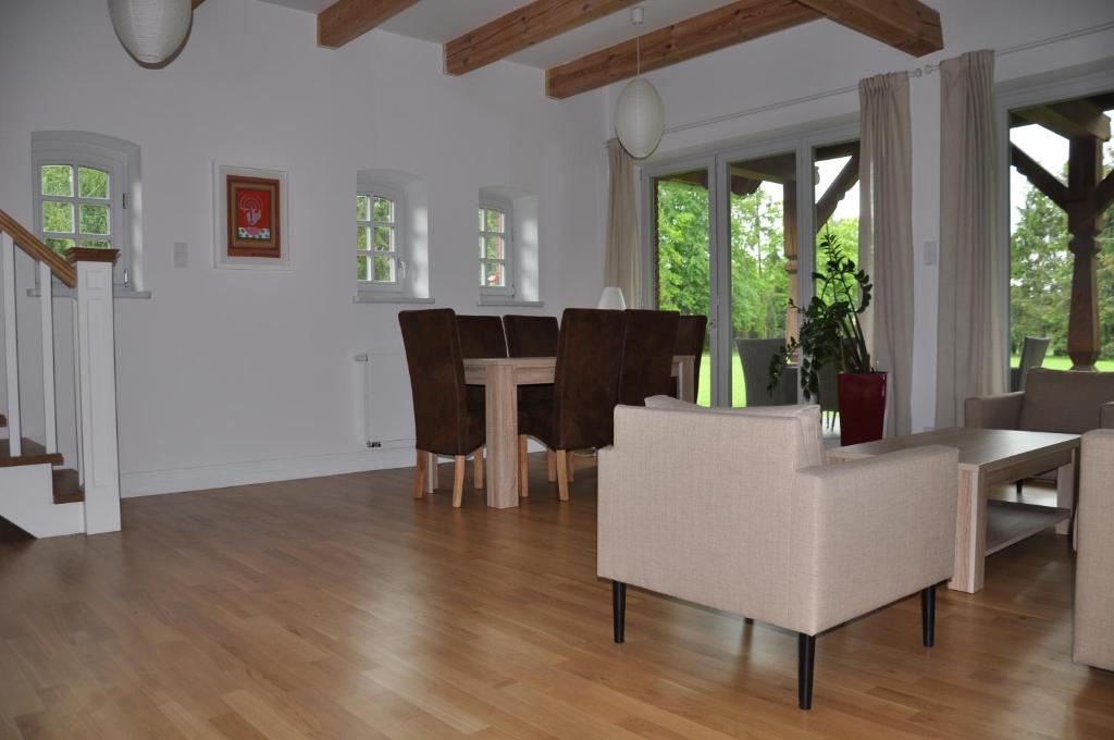 Posedenie v ubytovaní Monte Carvick nad jeziorem Seksty