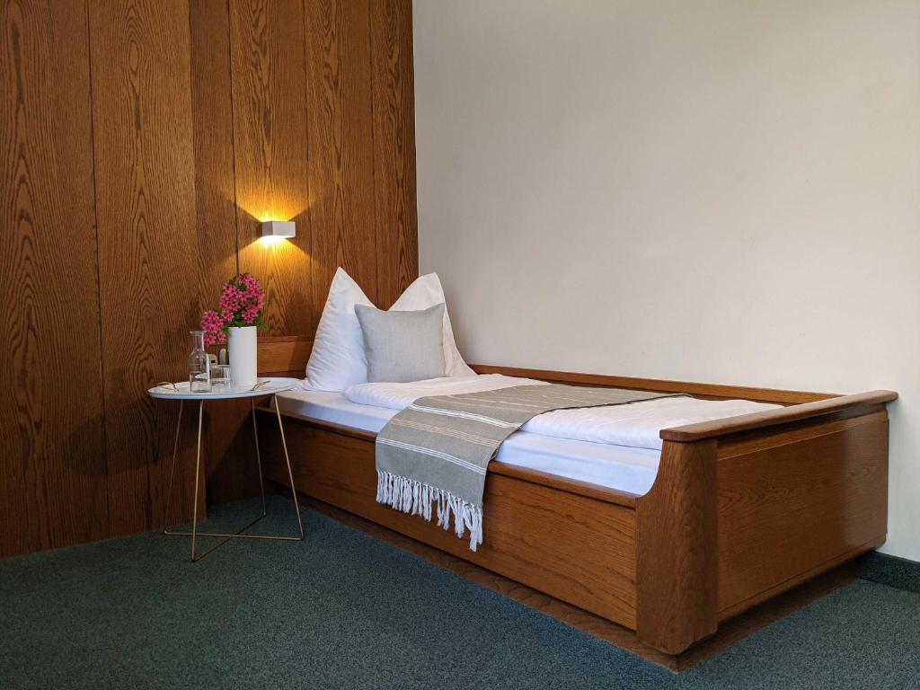 Postel nebo postele na pokoji v ubytování Hotel Schönbrunn