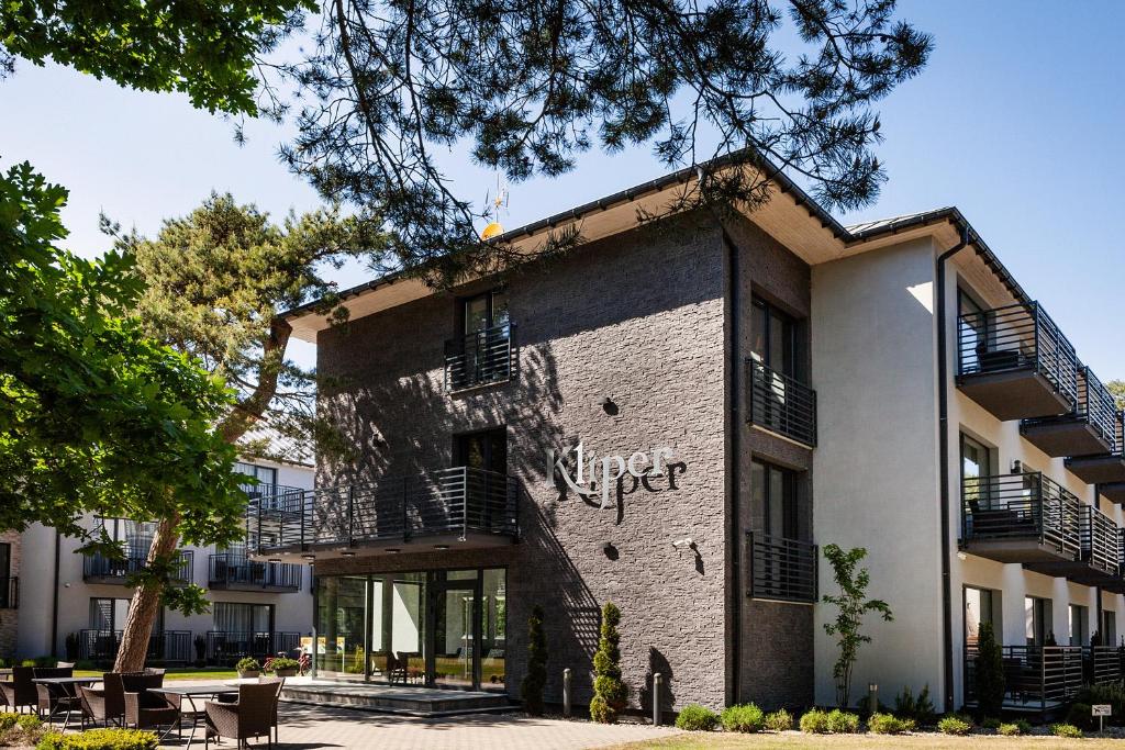 a building with the word uber painted on it at Dom Wczasowy Kliper in Niechorze