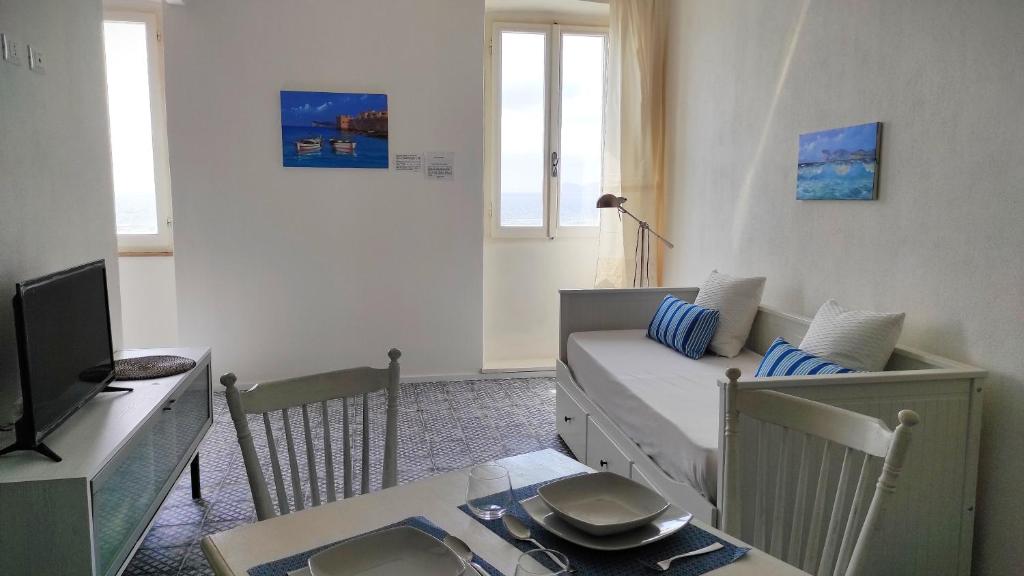 A television and/or entertainment centre at Home de mar
