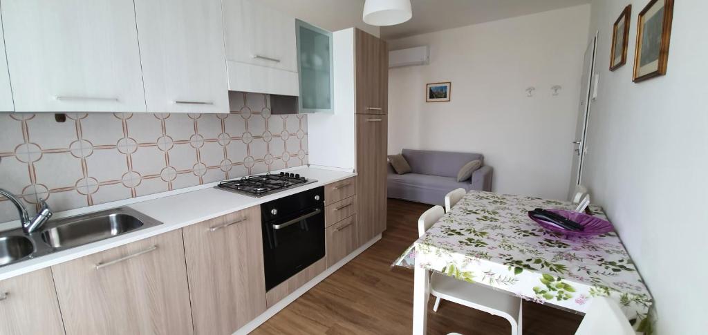 A kitchen or kitchenette at Appartamenti Lino