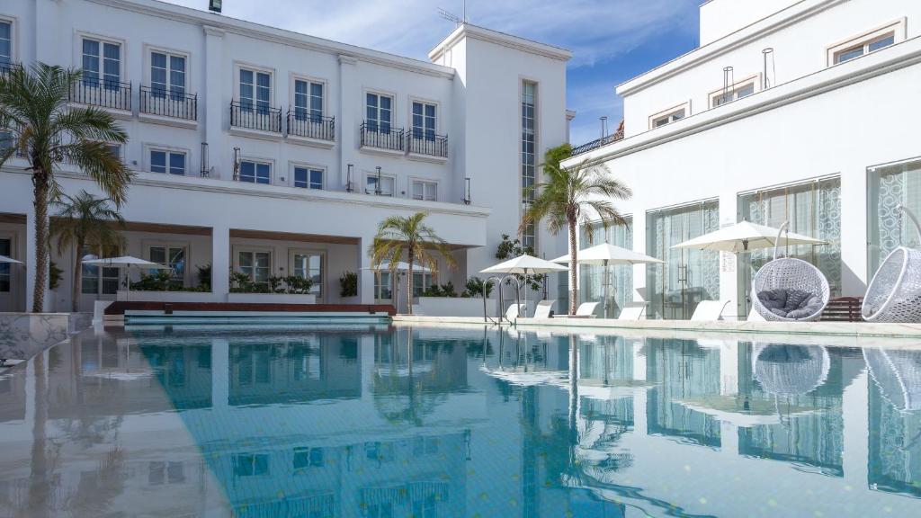 Bazén v ubytování Alentejo Marmòris Hotel & Spa, a Small Luxury Hotel of the World nebo v jeho okolí