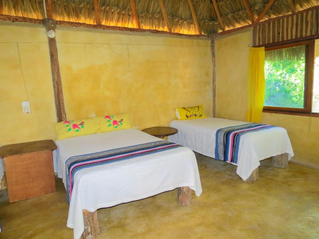Postel nebo postele na pokoji v ubytování Cabañas Calakmul