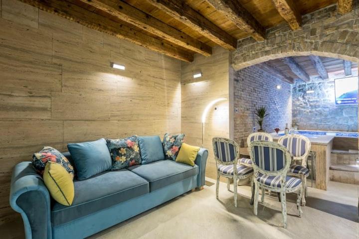 Posedenie v ubytovaní ROYAL SPA-LATUM APARTMENT