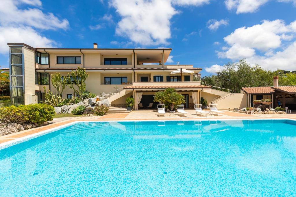 The swimming pool at or close to Villa Agave