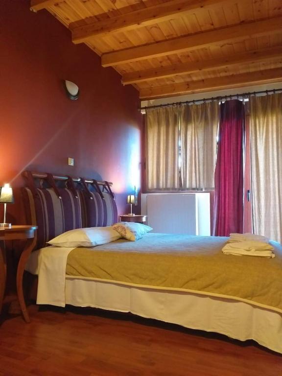 Postel nebo postele na pokoji v ubytování Ξενώνας questhouse Electra isari