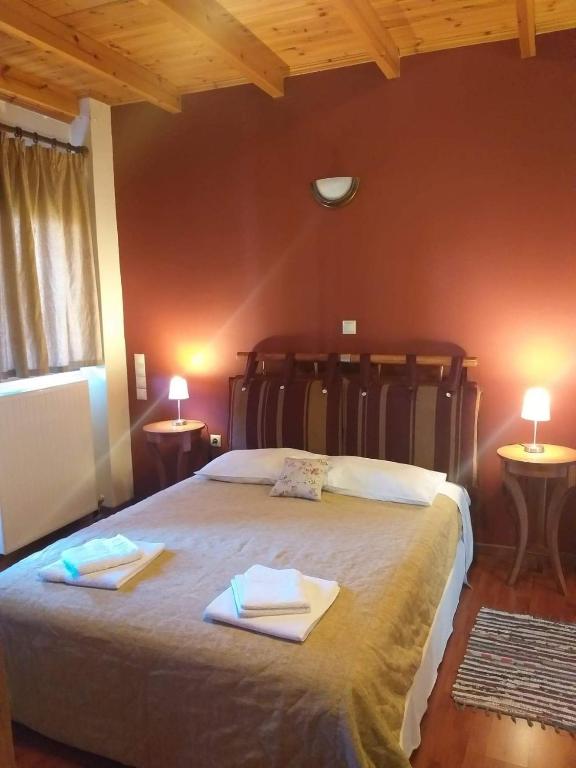 Postel nebo postele na pokoji v ubytování Ξενώνας questhouse Electra isari