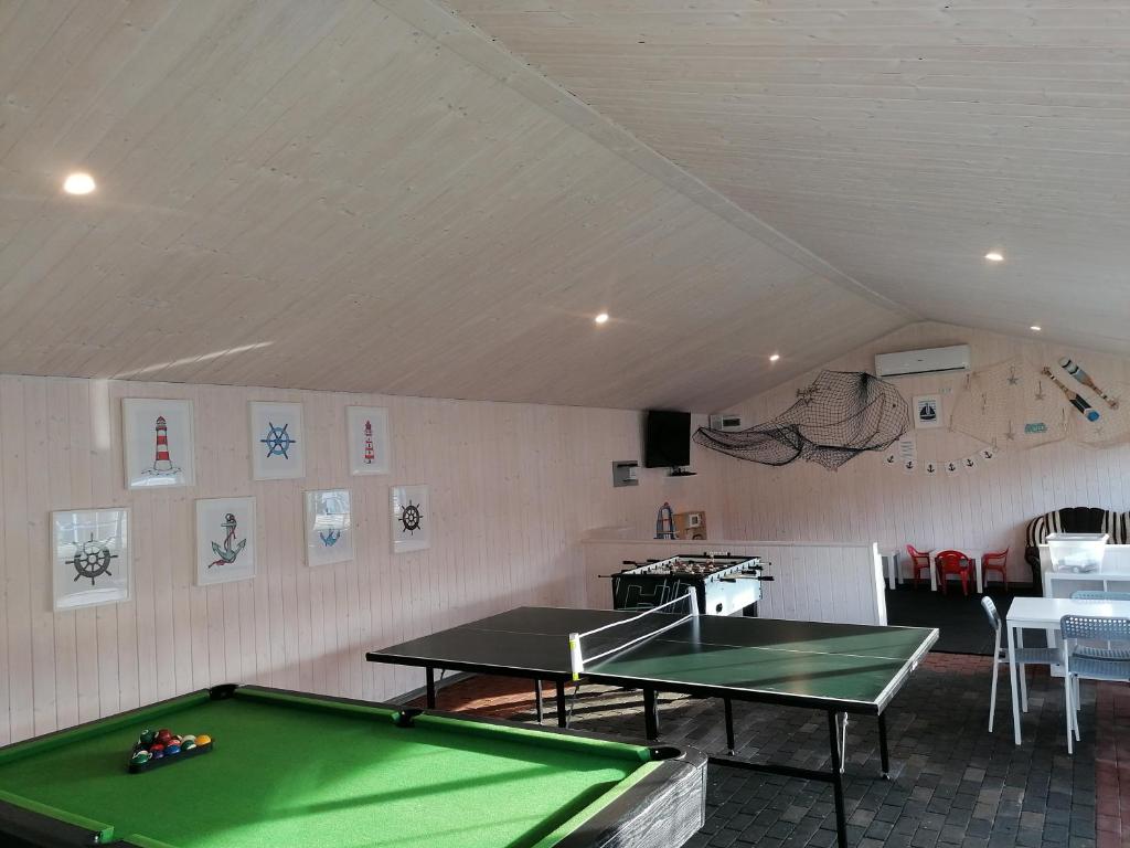 Biliár nebo kulečník v ubytování Holiday-Camp