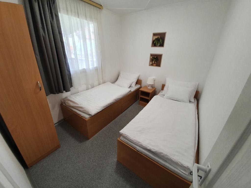 Postel nebo postele na pokoji v ubytování Harmónia faházak