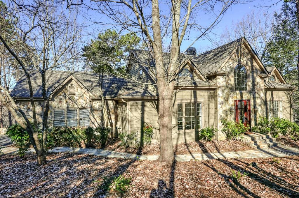 Vacation Home Hillside Manor Luxury Rental Home in Big Canoe, Jasper