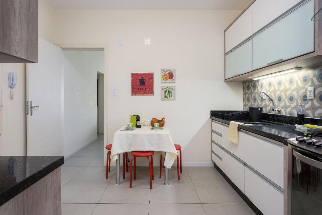  Lindo Apartamento Frente Mar em Balneário Camboriú
