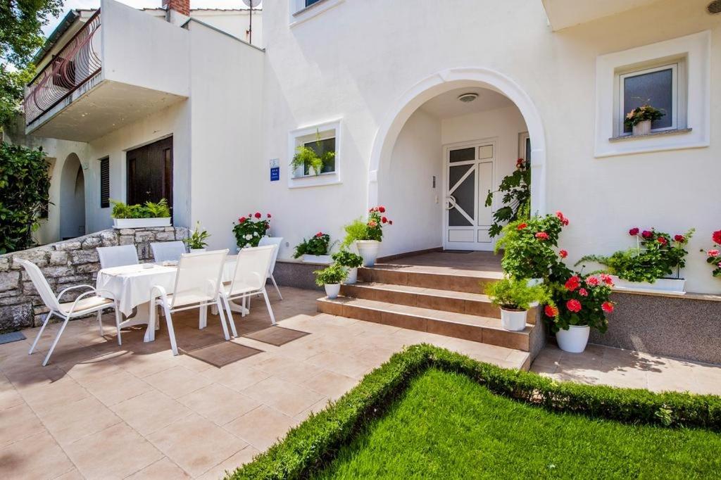 Ogród w obiekcie Apartment in Rovinj with balcony, air conditioning, Wi-Fi (230-1)