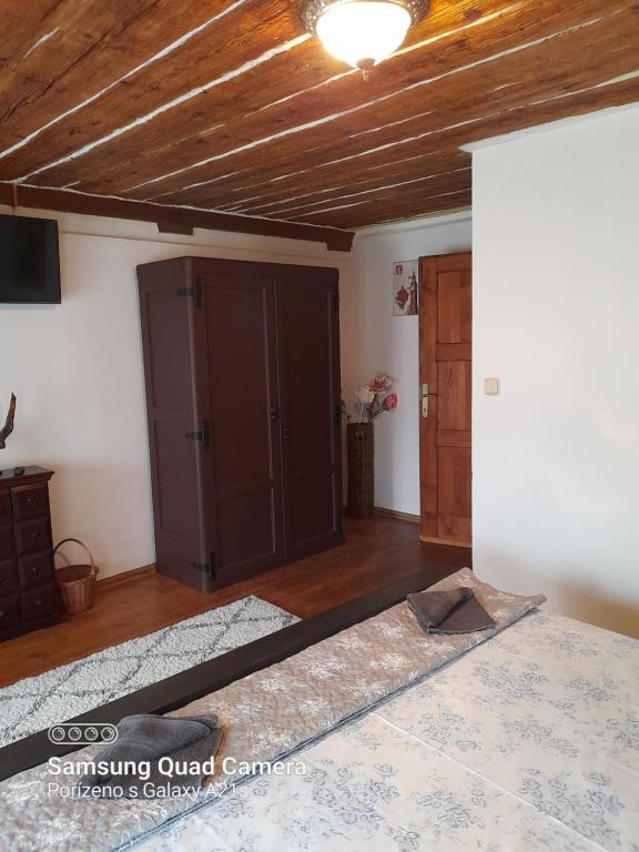 TV a/nebo společenská místnost v ubytování Atelier Spojovaci