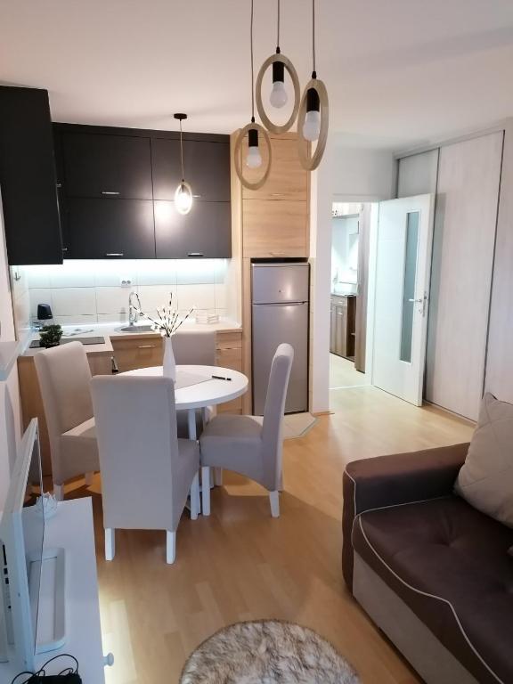Kuchyň nebo kuchyňský kout v ubytování Emili Apartman