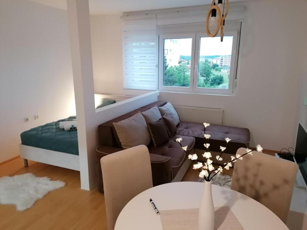 Emili Apartman