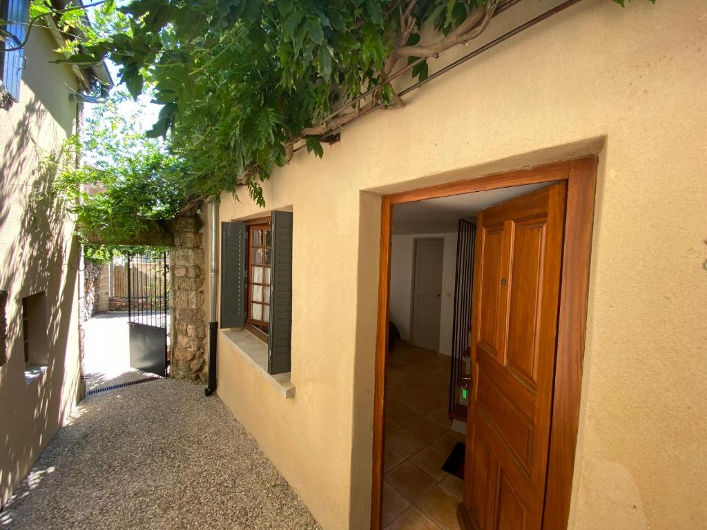 Auberge de la Tour de Brison - Small Double Room