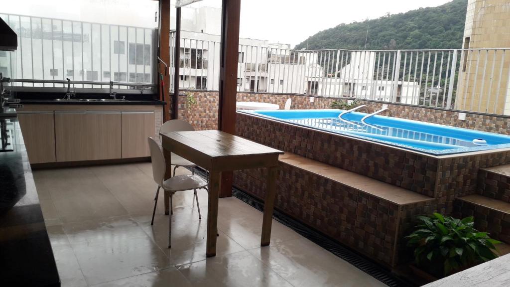  COBERTURA DUPLEX PISCINA PRIVATIVA GUARUJA