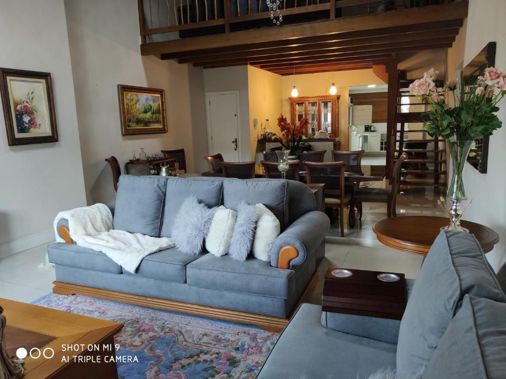  Ampla Cobertura no Centro de Gramado