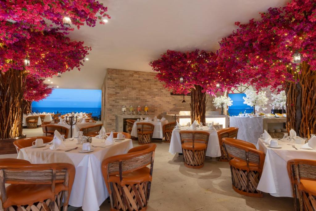 Restaurace v ubytování Playa Los Arcos Hotel Beach Resort & Spa