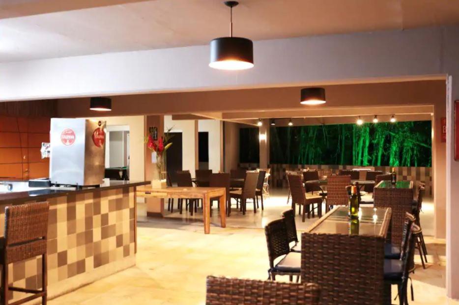 Restaurace v ubytování Angra dos Reis Flat Suíte no Portogalo
