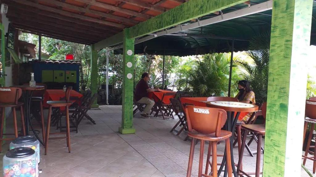 Restaurace v ubytování Angra dos Reis Flat Suíte no Portogalo
