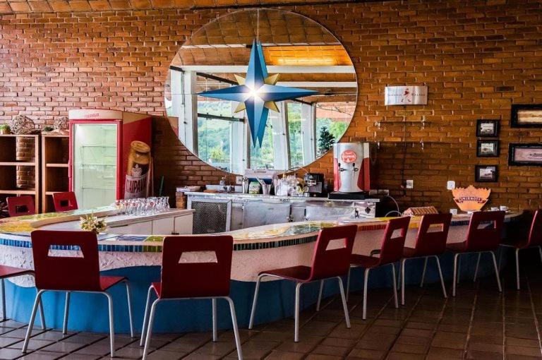 Restaurace v ubytování Angra dos Reis Flat Suíte no Portogalo