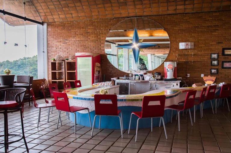 Restaurace v ubytování Angra dos Reis Flat Suíte no Portogalo