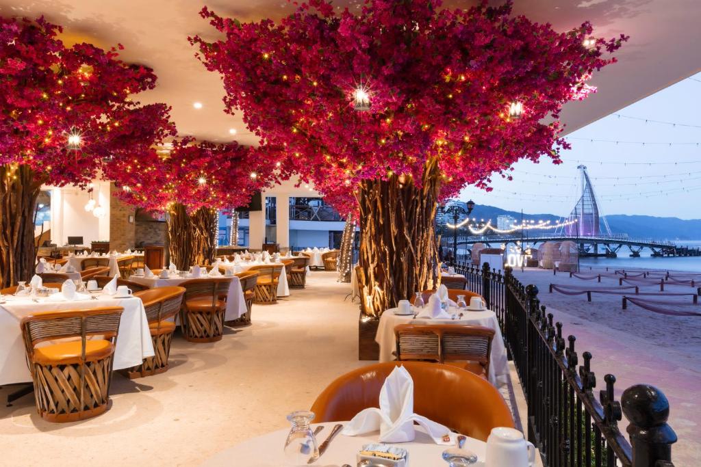Restaurace v ubytování Playa Los Arcos Hotel Beach Resort & Spa