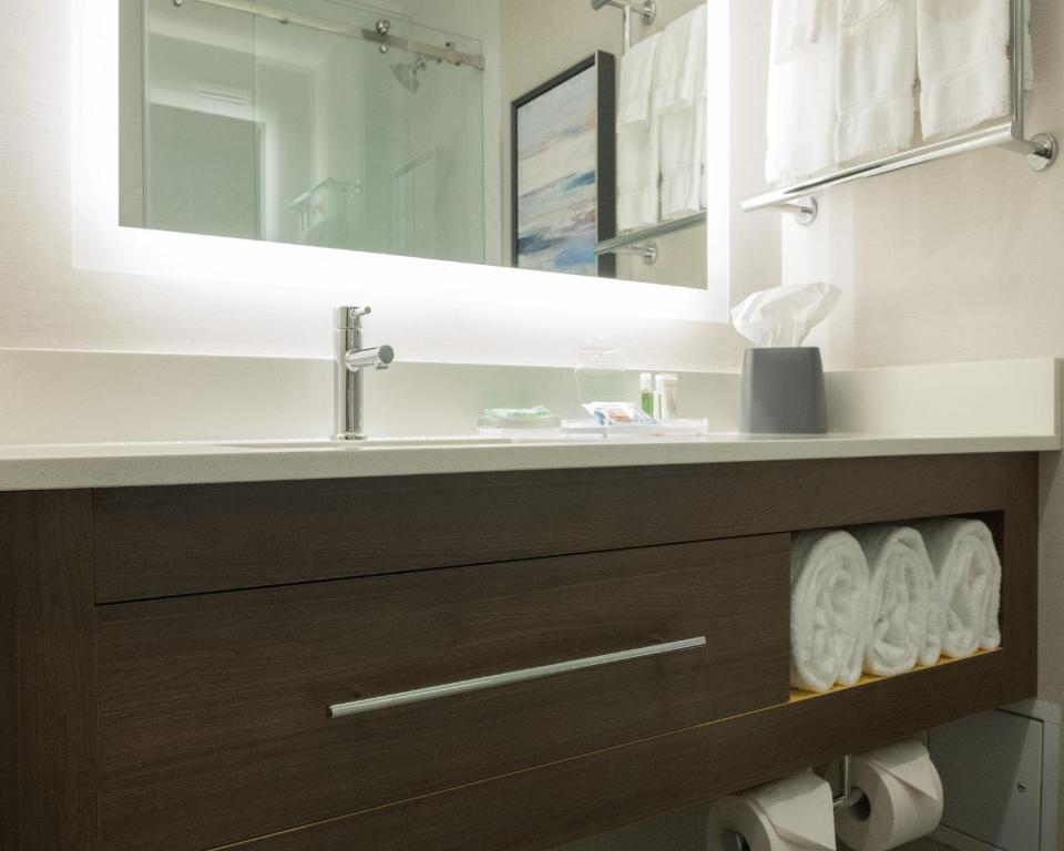 Holiday Inn & Suites Vancouver Downtown, an IHG Hotel - Chambre Roi Premium Avec Canapé-lit