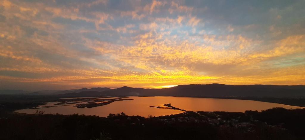  Casa com vista de cinema no morro da ferrugem