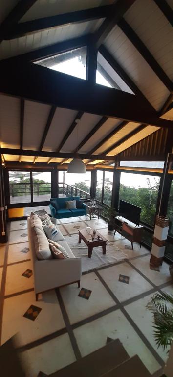  Casa com vista de cinema no morro da ferrugem