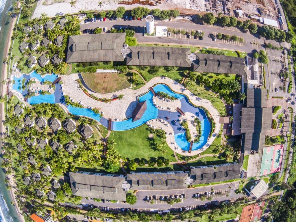uma vista aérea de um resort com uma piscina em Flat Beach Class Muro Alto em Porto de Galinhas
