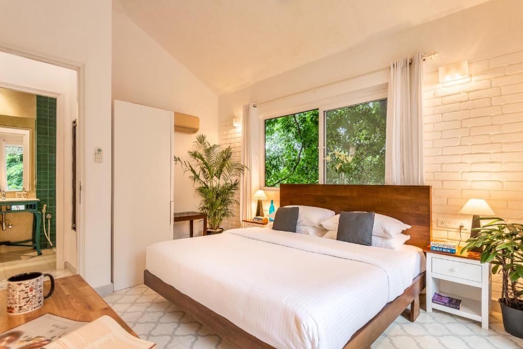 Santaa Teraa Apartments - SantaTerra Pool View Top Floor Apt Near Candolim