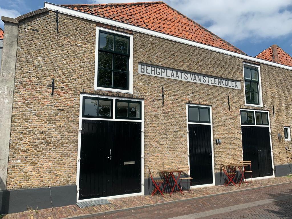 Pakhuis aan de Haven - bakboord - Housity