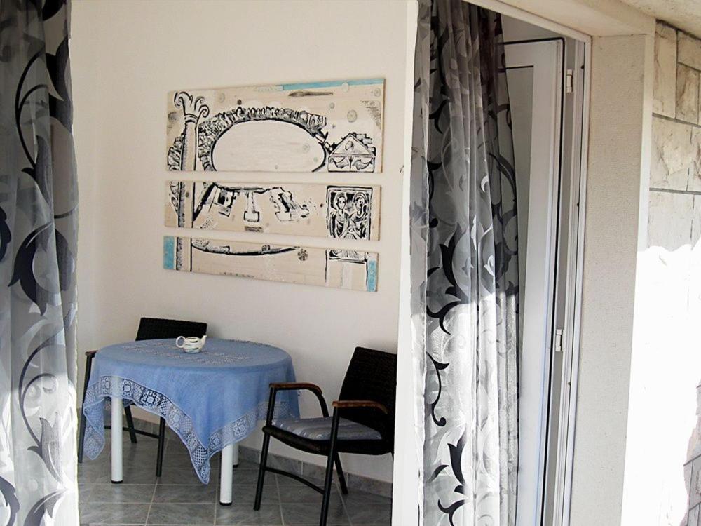 Fotografia z galérie ubytovania Apartment in Trogir with Seaview, Terrace, Air condition, WIFI (4655-2) v Trogiri