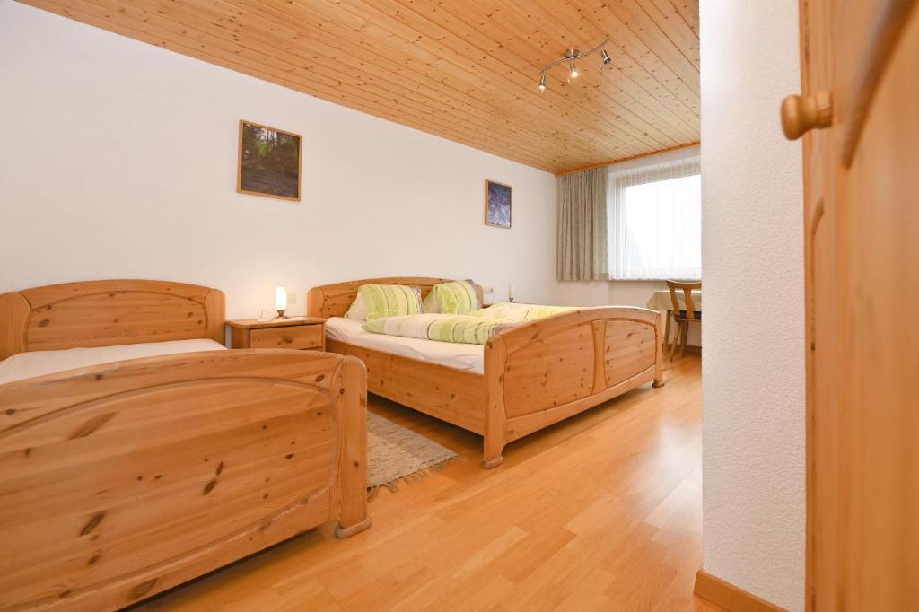 A bed or beds in a room at Haus Valuga
