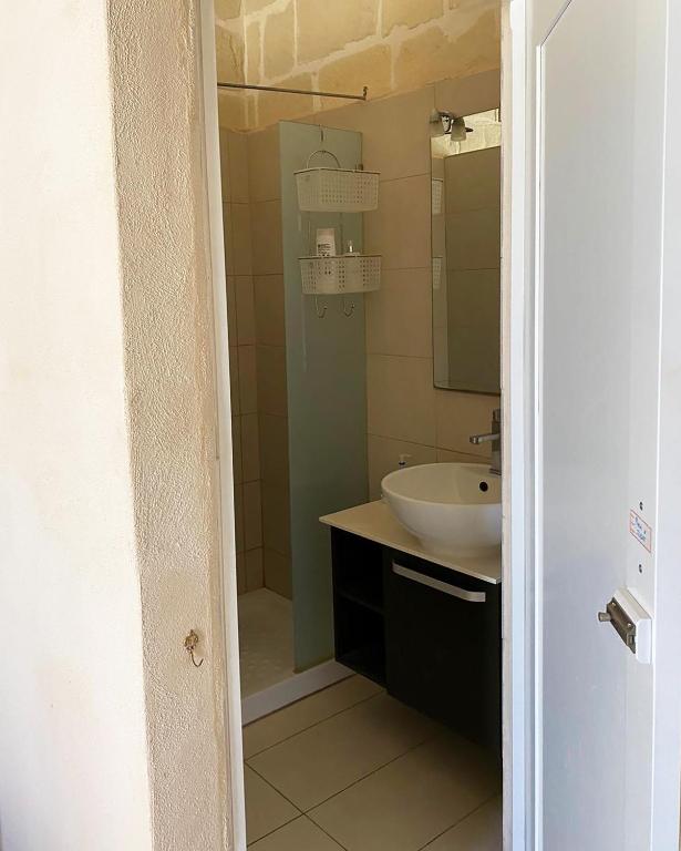 Maria Townhouse Heart of Victoria B&B - 6