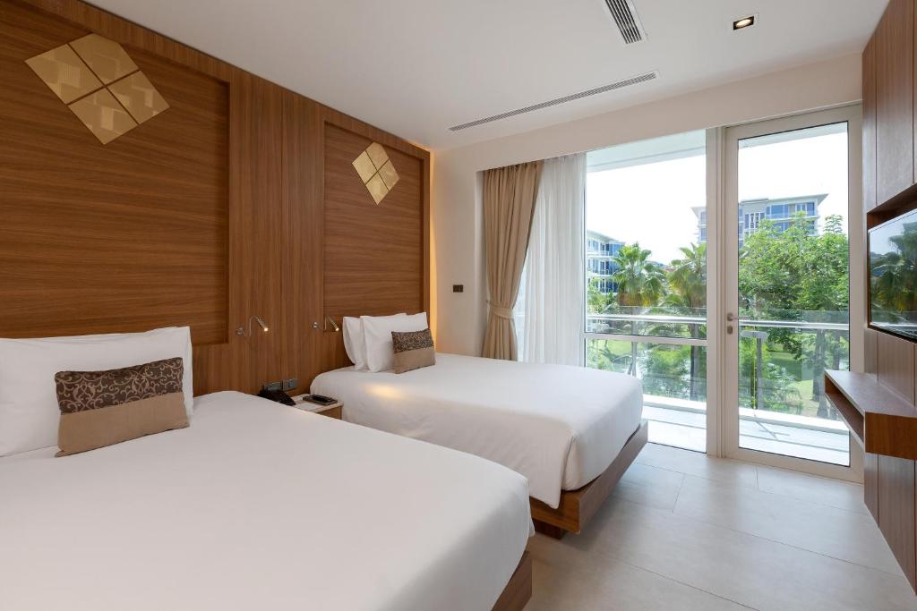 Postel nebo postele na pokoji v ubytování Splash Beach Resort, Maikhao Phuket