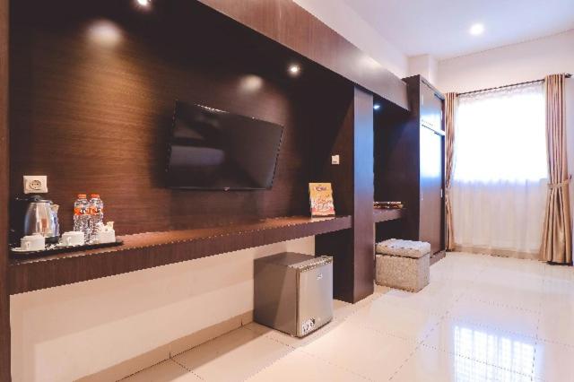 TV a/nebo společenská místnost v ubytování Saka Hotel Medan