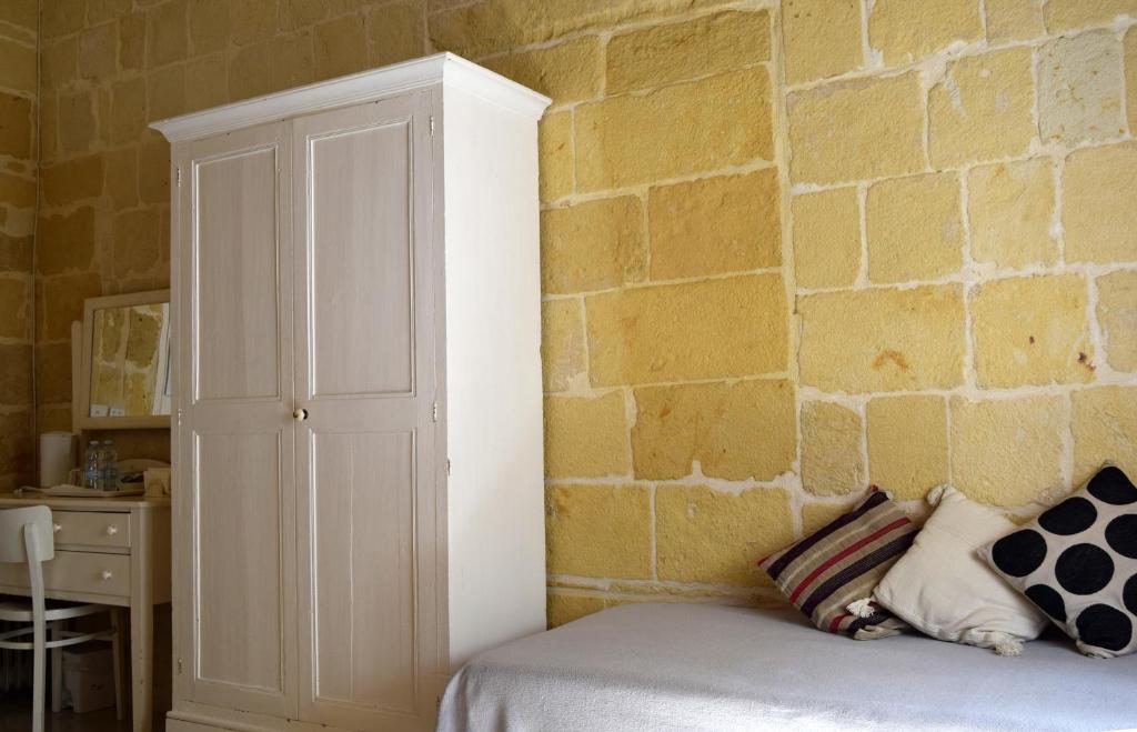 Maria Townhouse Heart of Victoria B&B - 11