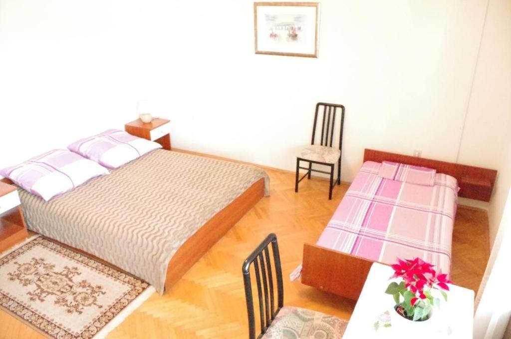Postel nebo postele na pokoji v ubytování Apartment in Tisno with sea view, balcony, air conditioning, WiFi (4874-2)