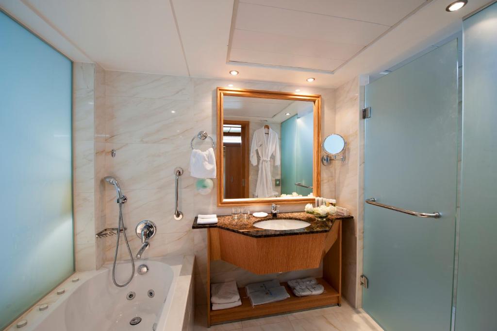 Constantinou Bros Athena Beach Hotel - Младший люкс с видом на море и частным бассейном