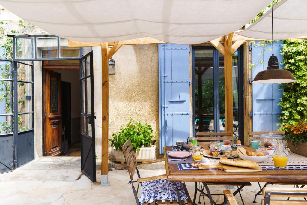 Patio nebo venkovní prostory v ubytování Logement Onze Chambres & Gîtes