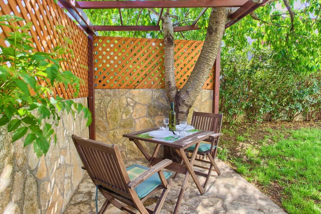 Vonkajšia záhrada v ubytovaní Romantic apartment