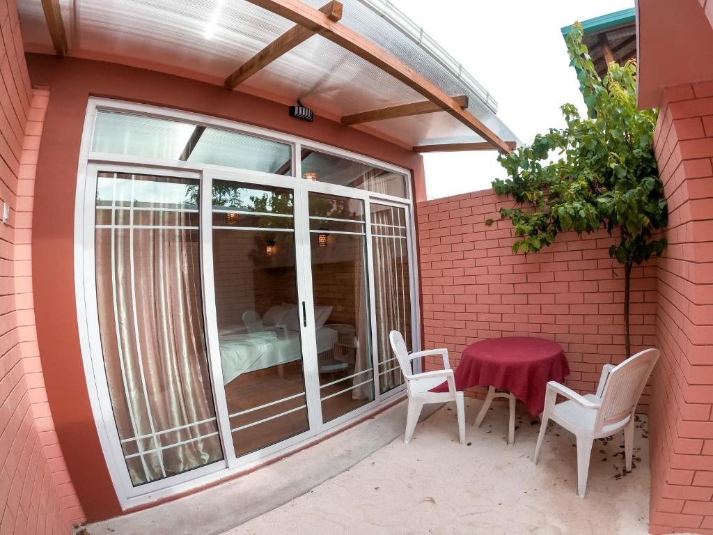 Balkón nebo terasa v ubytování New Breeze Thoddoo Inn