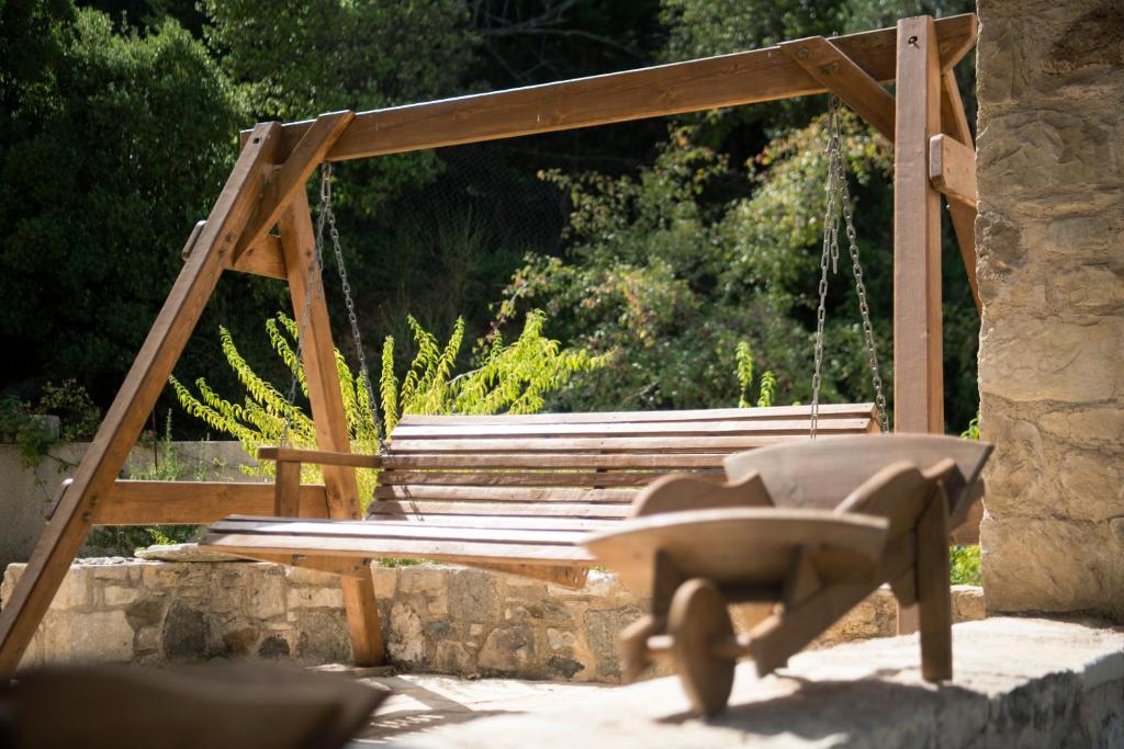 Kép Chaihoutes stone villa into Olive farm in Zia szállásáról Ágios Dimítrios városában a galériában