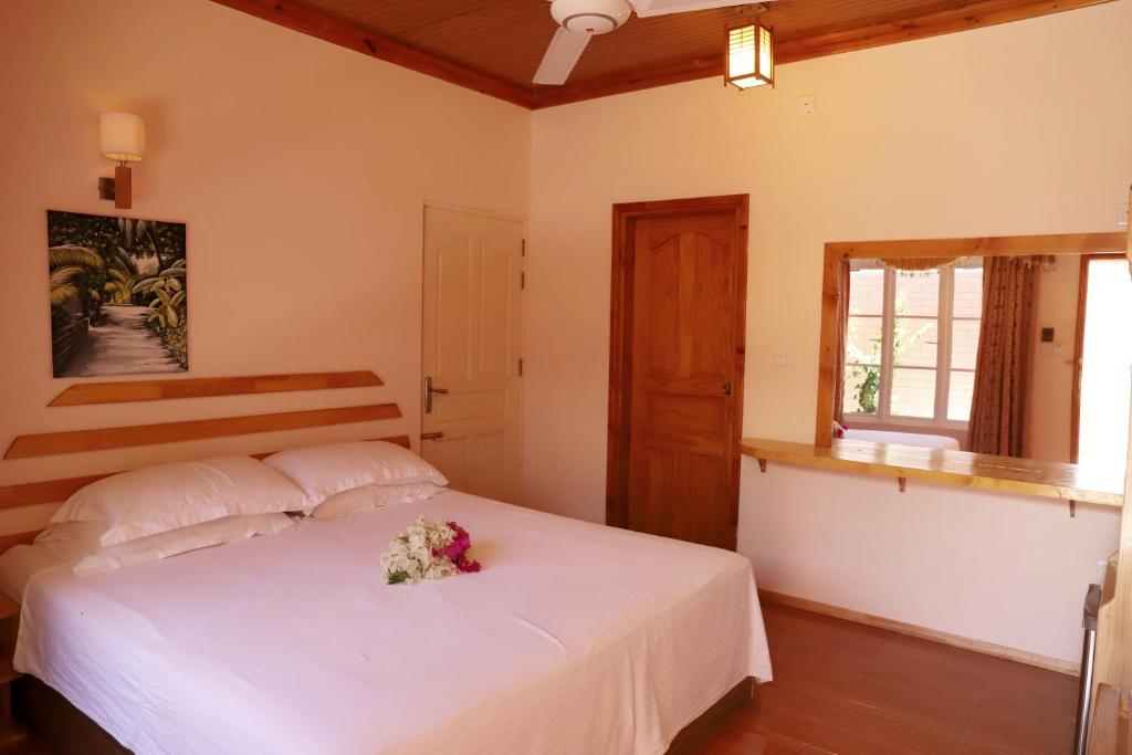 Postel nebo postele na pokoji v ubytování New Breeze Thoddoo Inn