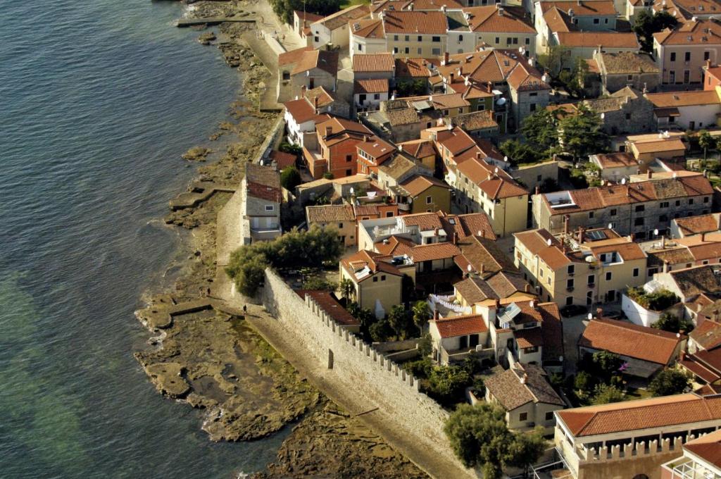 Zdjęcie z galerii obiektu Apartment in Novigrad with Balcony, Air conditioning (4833-1) w mieście Novigrad