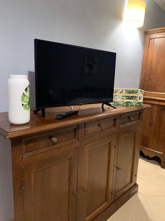 Televízia a/alebo spoločenská miestnosť v ubytovaní Casa Vacanze La Villetta